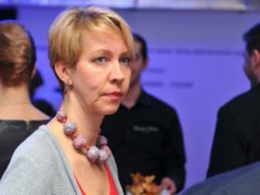 «Это больно»: что с собой сделала 56-летняя Лазарева