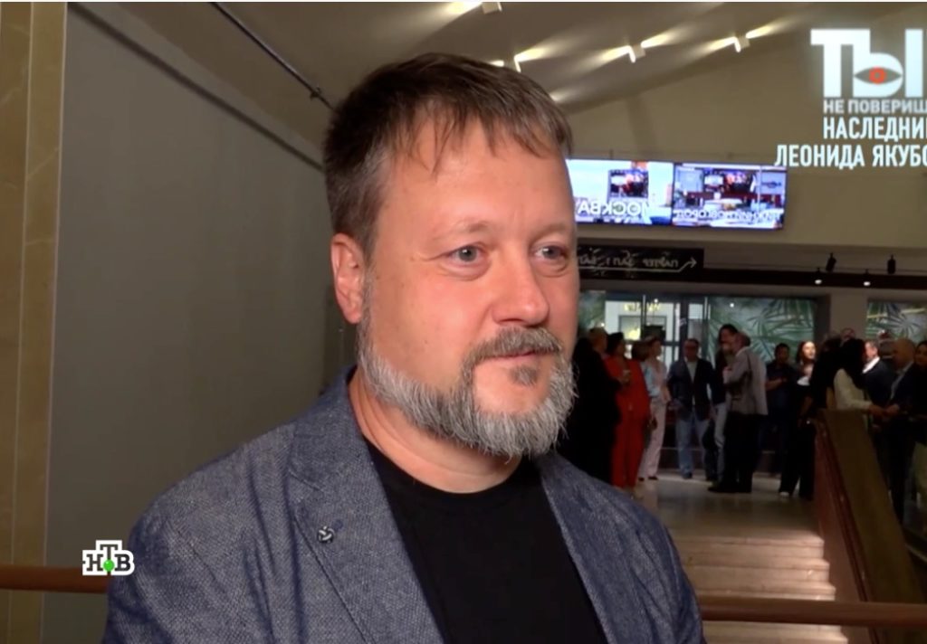 Якубович вывел в свет неизвестного сына: копия отца, даже усы одинаковые