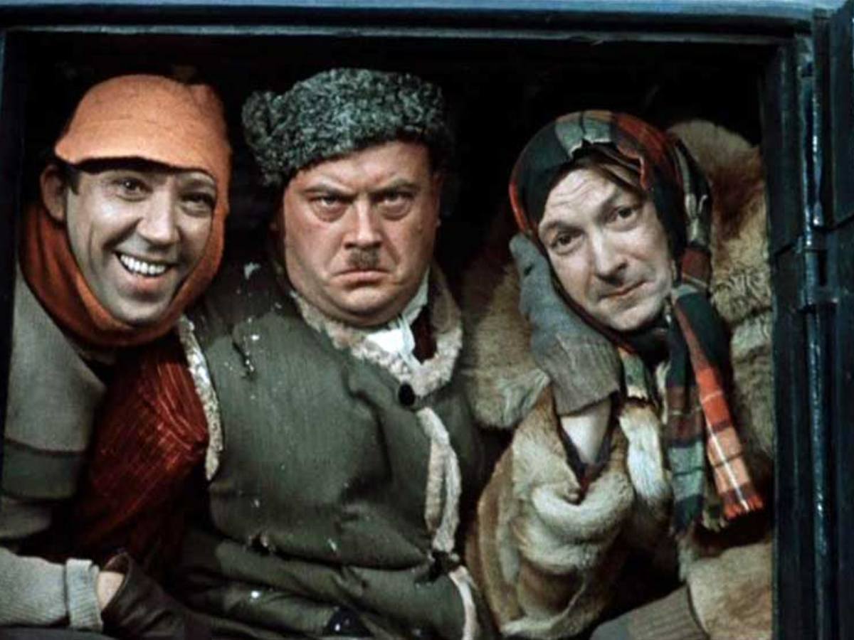 Советская классика и военные драмы: что телеканалы покажут на майских праздниках