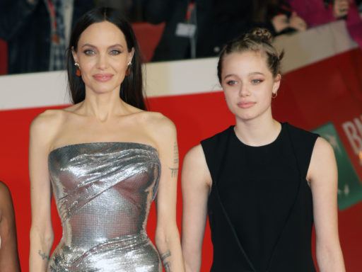 «В семье должна быть только одна красавица — мама»: стало известно, почему неотразимая дочь Джоли изуродовала себя