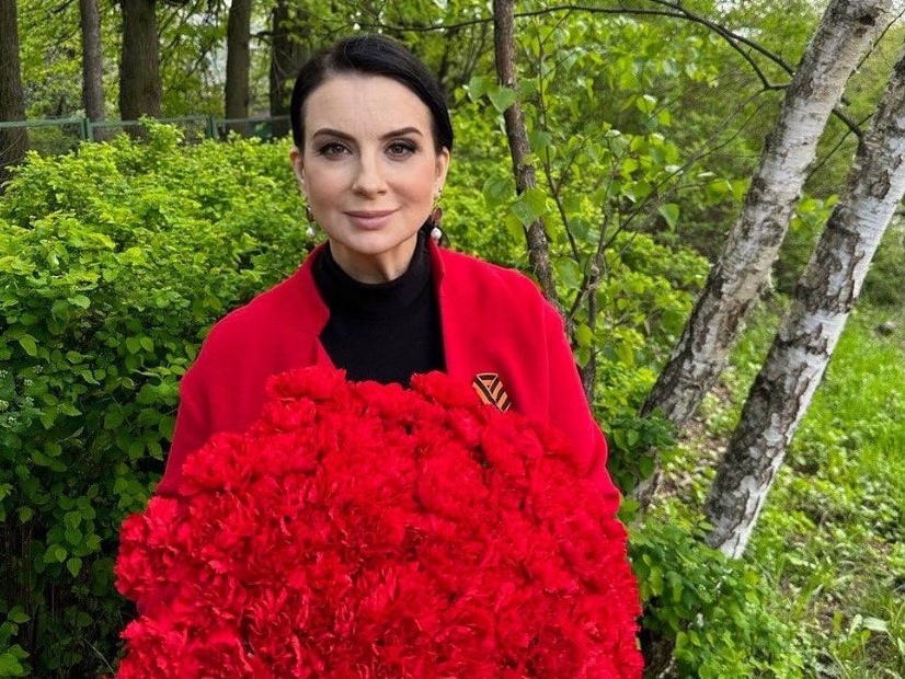 Молодящаяся Стриженова сверкнула морщинистой грудью в эфире Первого канала