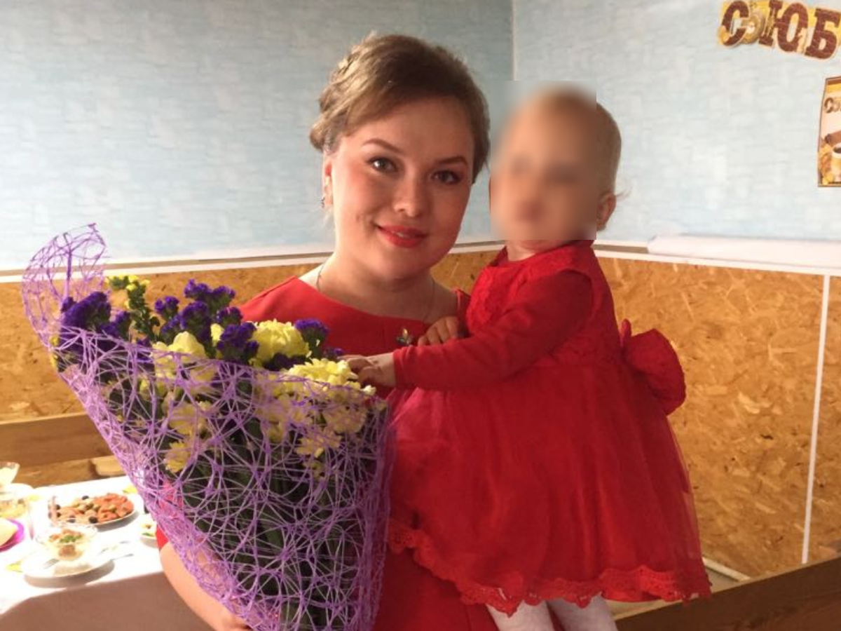 Странная смерть 34-летней солистки группы «Росичи» поставила на уши целый регион: ее маленькая дочь в реанимации