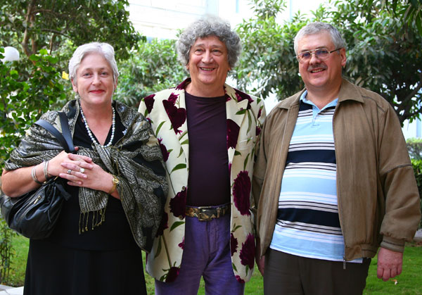 Николай Николаевич с супругой и Юрием Энтиным (2008 г.). При поддержке Российского центра науки и культуры поэт организовал в Каире фестиваль детской песни (2008 г.)