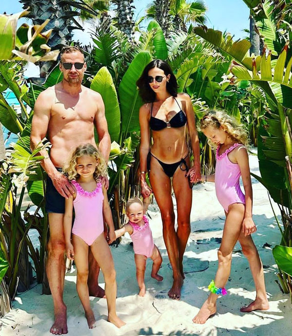 У Иржи и Златы три дочери - София, Виктория и Николь