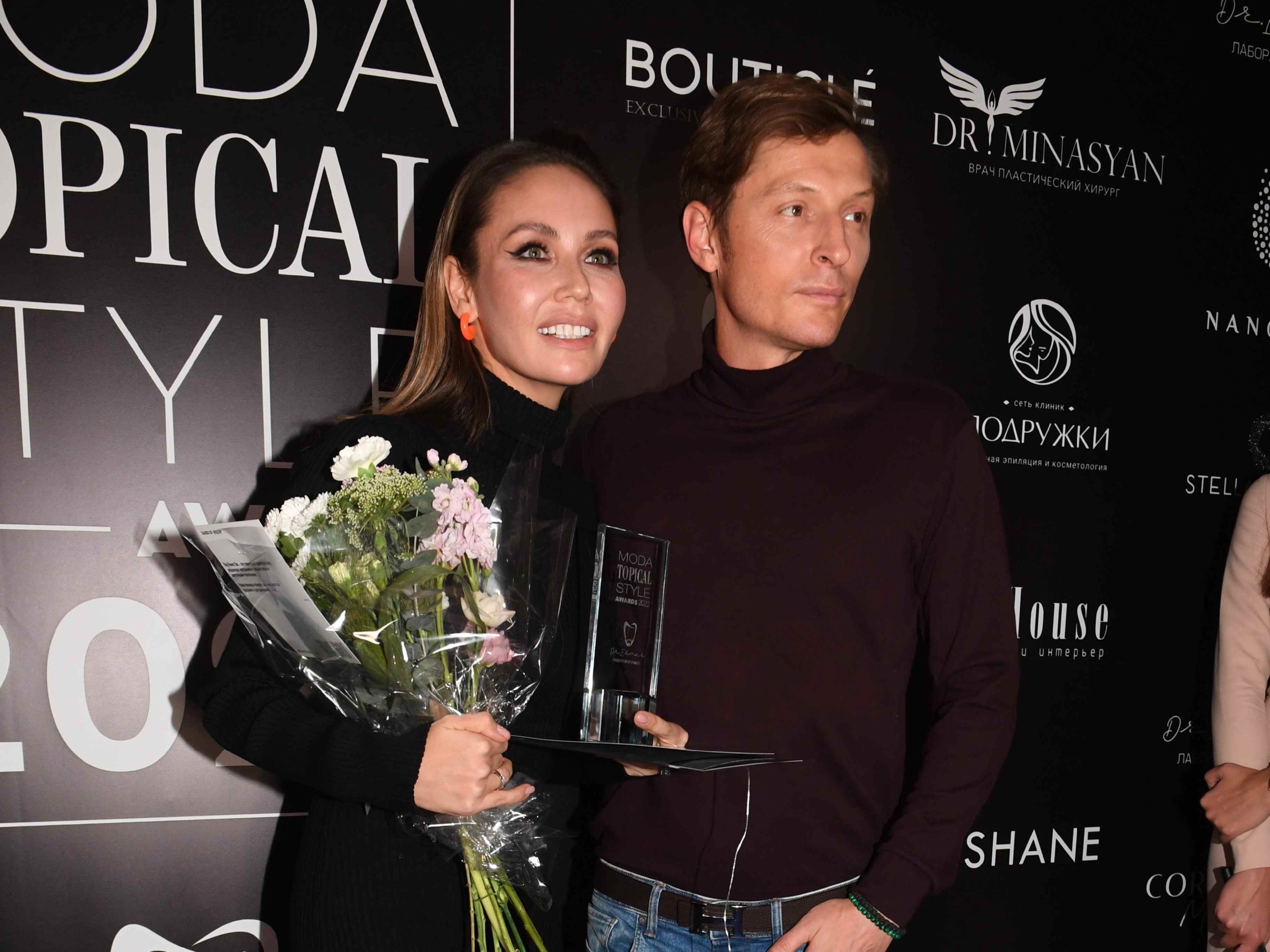 «Годится ему в матери»: Утяшева застала Волю с возрастной женщиной