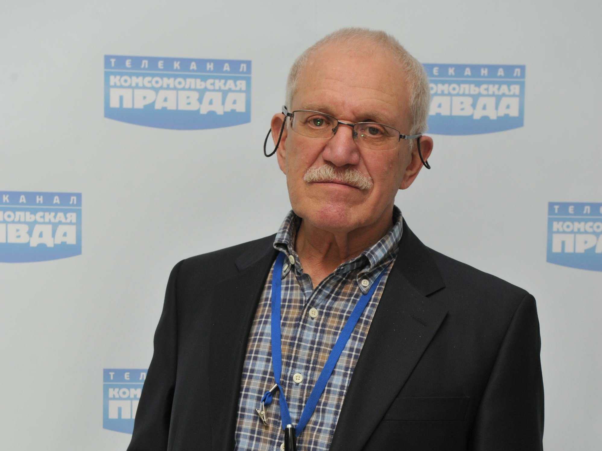 Режиссера Александра Митту парализовало