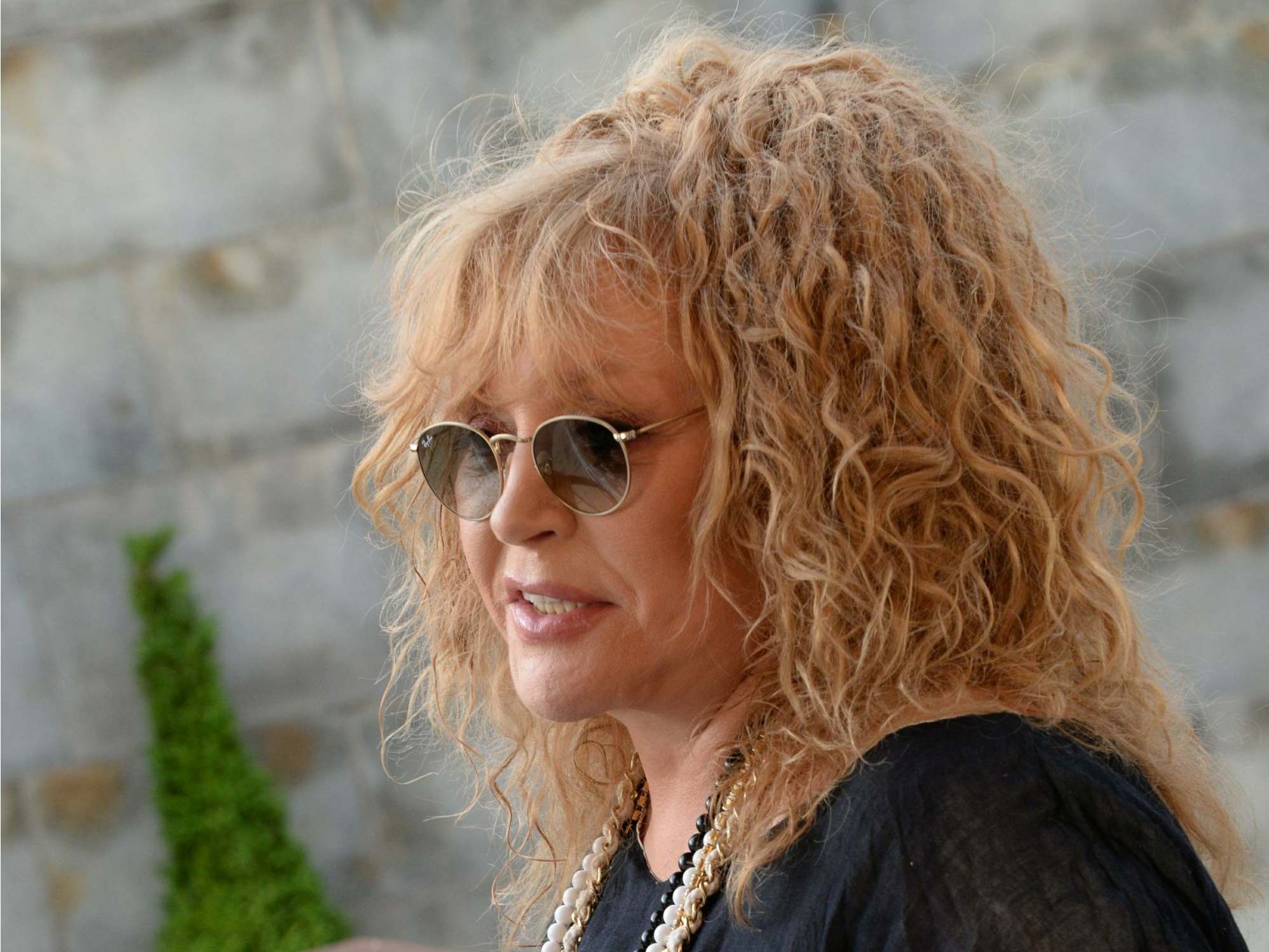 Лобок куницы на макушке, губки уточкой: все рты разинули от гламурного вида Пугачевой в Юрмале