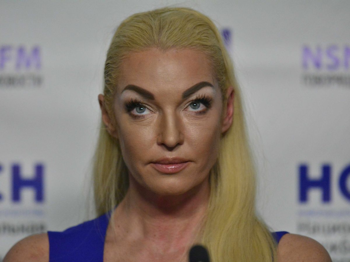 Волочкова задрала юбку прямо на публике и показала исподнее: «Когда ее поместят в рехаб?»