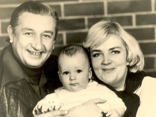 Маленький Миша с родителями - Борисом Владимировым и Татьяной Державиной (сестрой знаменитого актера)