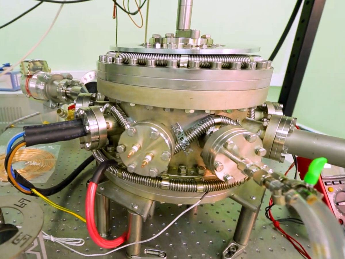 Российские ученые создали прототип батарейки на изотопе плутония