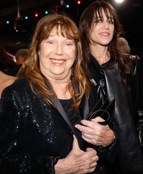 Шарлотта Генсбур (справа) очень похожа на отца, а во что в старости превратилась ее знаменитая мамаша (слева) - страшно сказать