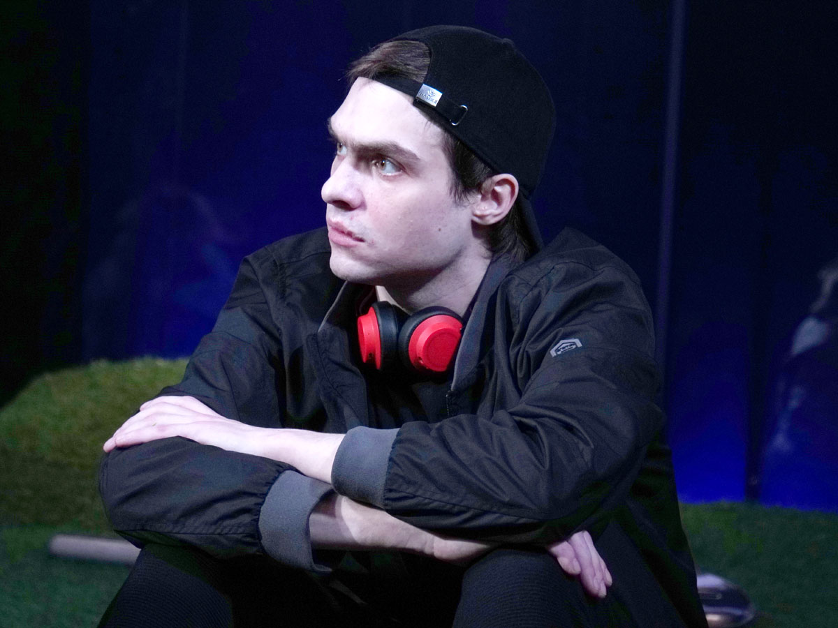 Выпавший из окна сын Ефремова накликал себе беду