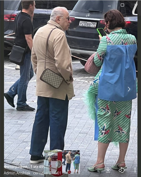 «Видно, что старается ради любимки»: в Сеть слили фото ублажающего молодую жену 77-летнего Петросяна 