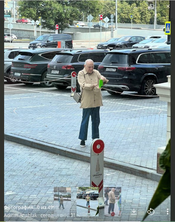 «Видно, что старается ради любимки»: в Сеть слили фото ублажающего молодую жену 77-летнего Петросяна
