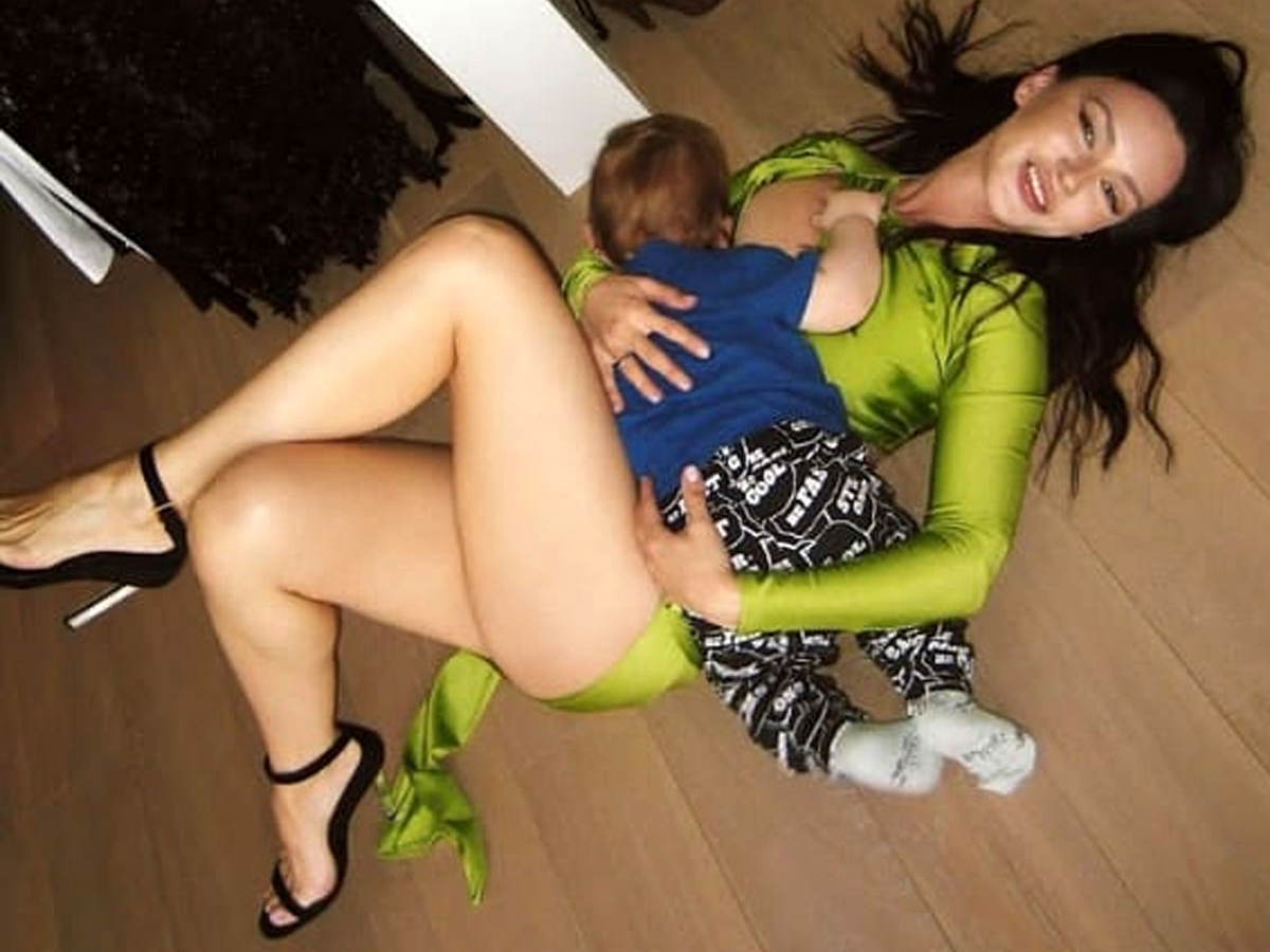 Молочные реки: адепты естественного кормления наживаются на впечатлительных мамашах