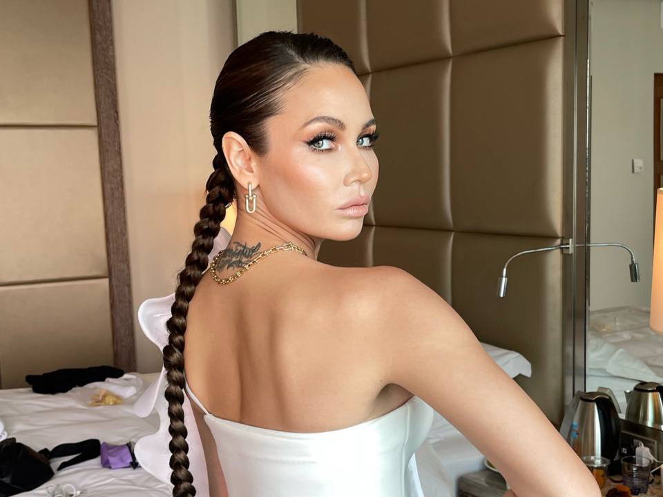 «Сиси выпадают»: Утяшева публично опозорилась