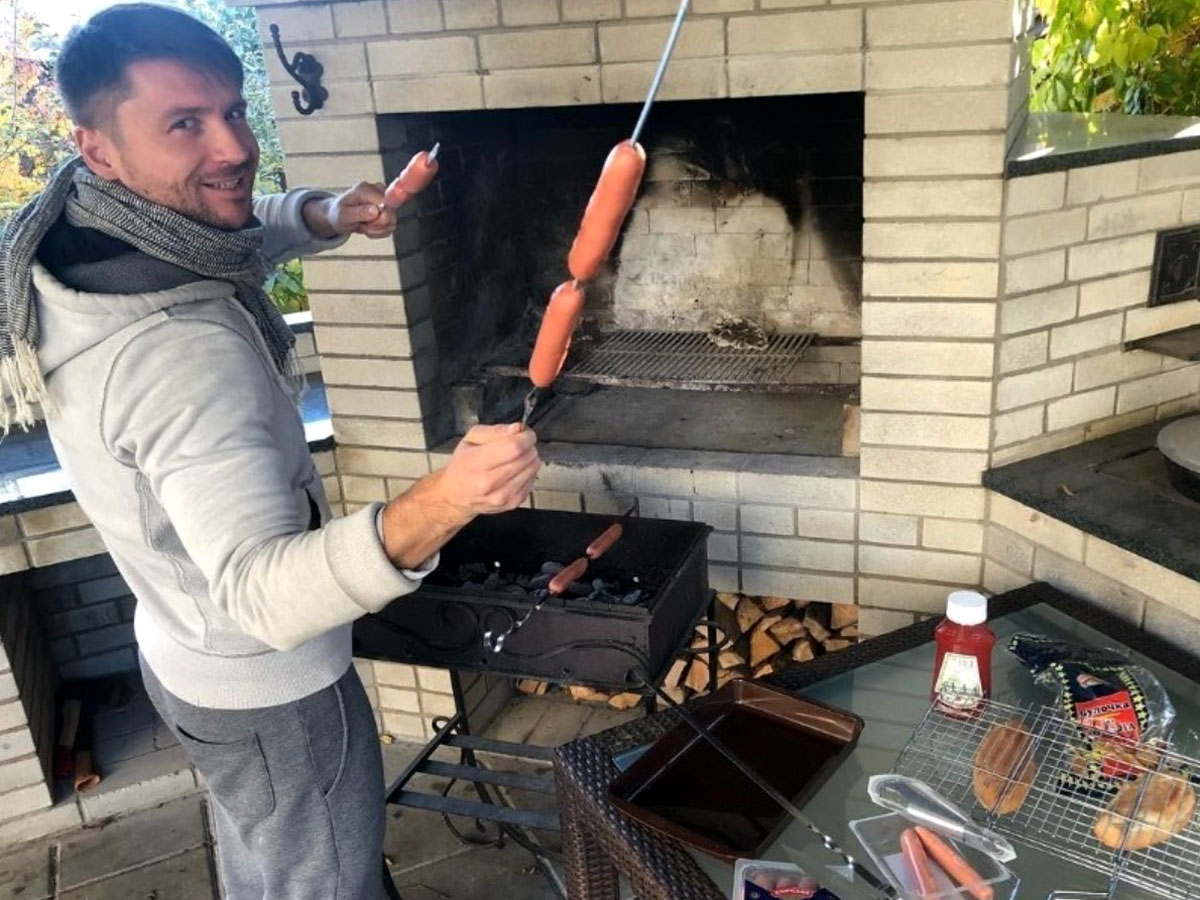 Чугунный мангал боится царапин, а кирпичный – плохой глины