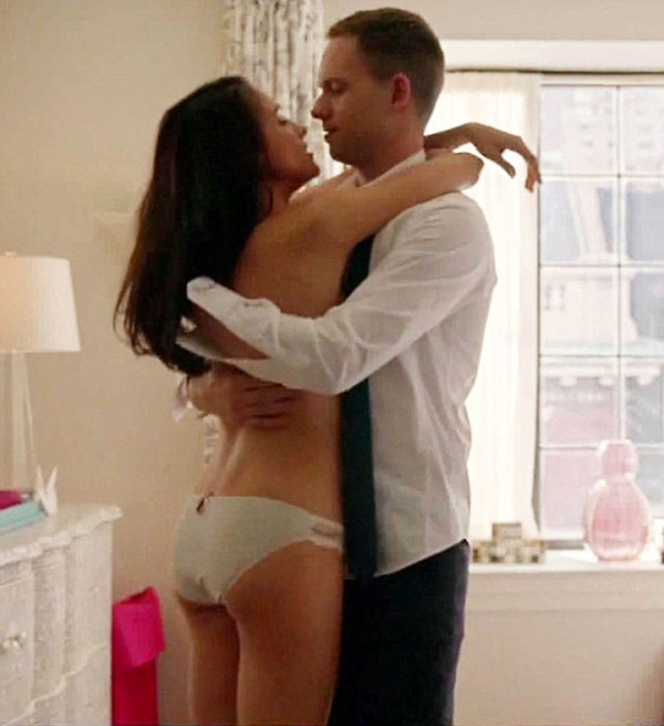 Меган Маркл с Патриком Адамсом в сериале «Форс-мажоры» (2011 - 2019 гг.)