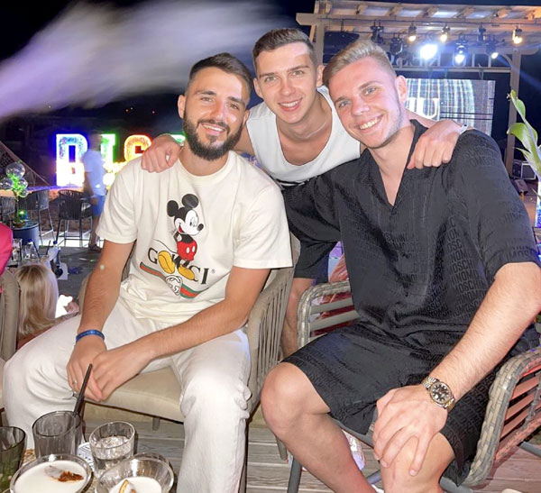 С Сарвели (слева) и Глушенковым (справа) мечтал сняться каждый фанат