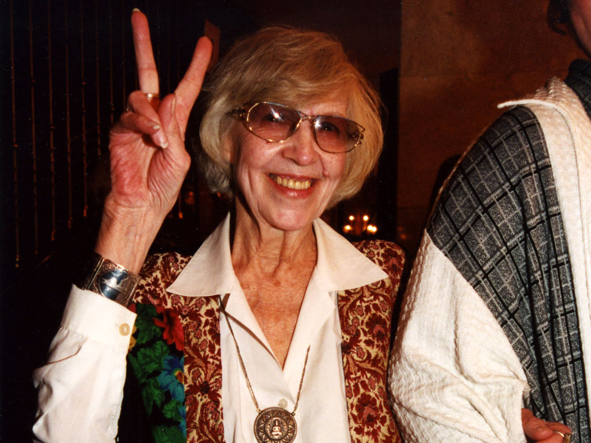 Валентина Леонтьева, крутившая романы с Окуджавой, Райкиным и Николаевым, сделала карьеру благодаря космическим связям