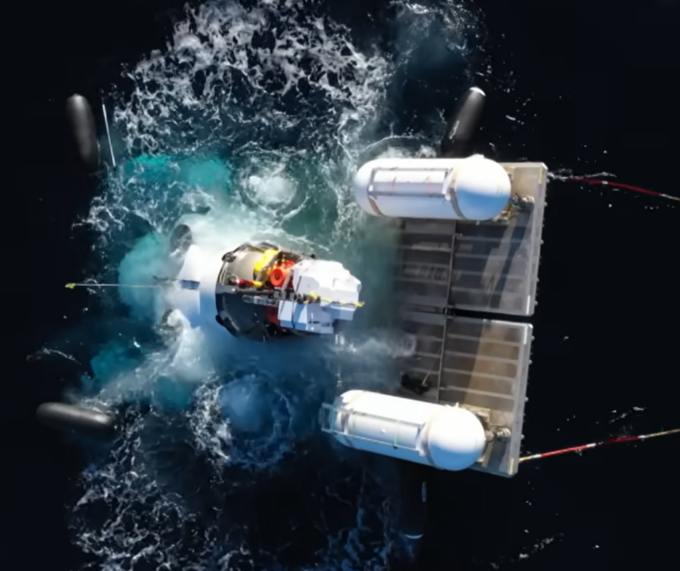 Появились кадры погружения разорвавшегося батискафа «Титана»: как это происходило