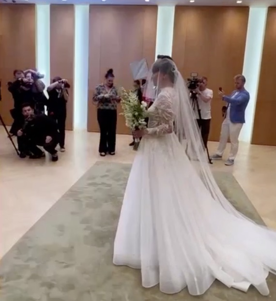 Ведущая "Дома-2" сделала страшное на собственной свадьбе: народ не понял выходку