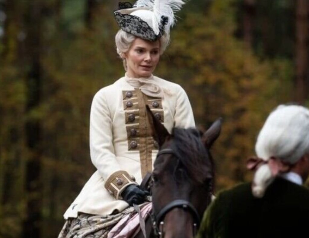 Распухшая и в парике: что с собой сделала Лиза Боярская