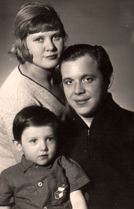 Маленький Игорь с родителями - Валерием Александровичем и Реоритой Иосифовной