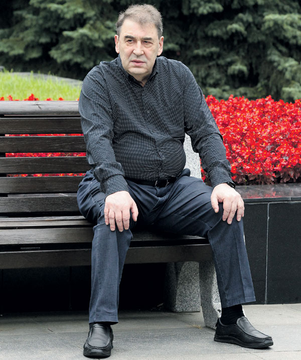 Андрей Нечаев, экс-министр экономики в правительстве Гайдара, уже года два как член Союза писателей Москвы