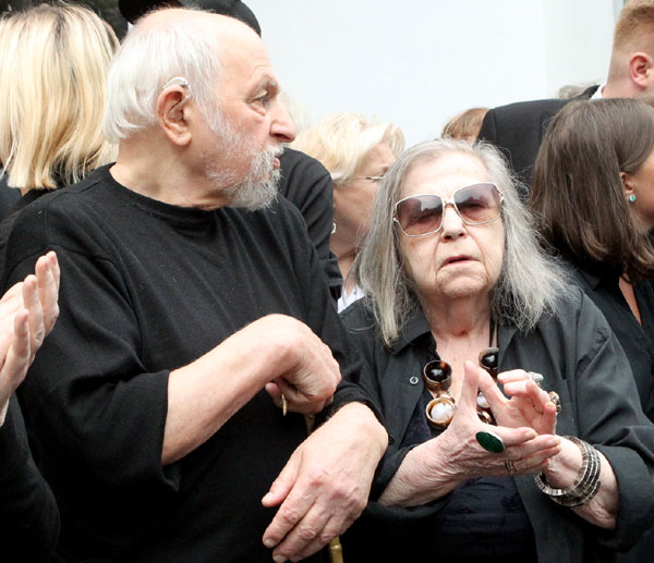 Чтобы заманить зрителей в ловушку, Кама Гинкас и Генриетта Яновская в спектакле «Черный монах» дали обаятельному Игорю Николаевичу роль дьявола