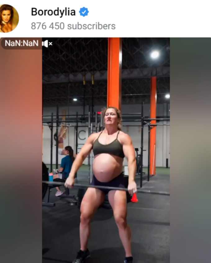 «Геракла родит»: Бородина показала огромный живот на последних сроках беременности