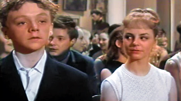 Герои картины - Надя Наумченко и Коля Голиков