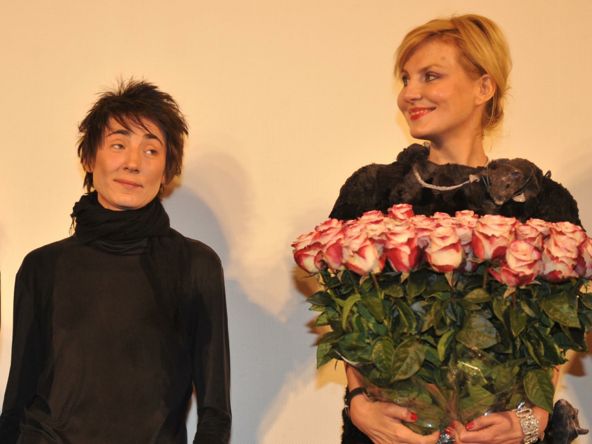 «Им с Ренатой там ****»: влиятельных россиян попросили спасти уехавшую в Европу Земфиру**