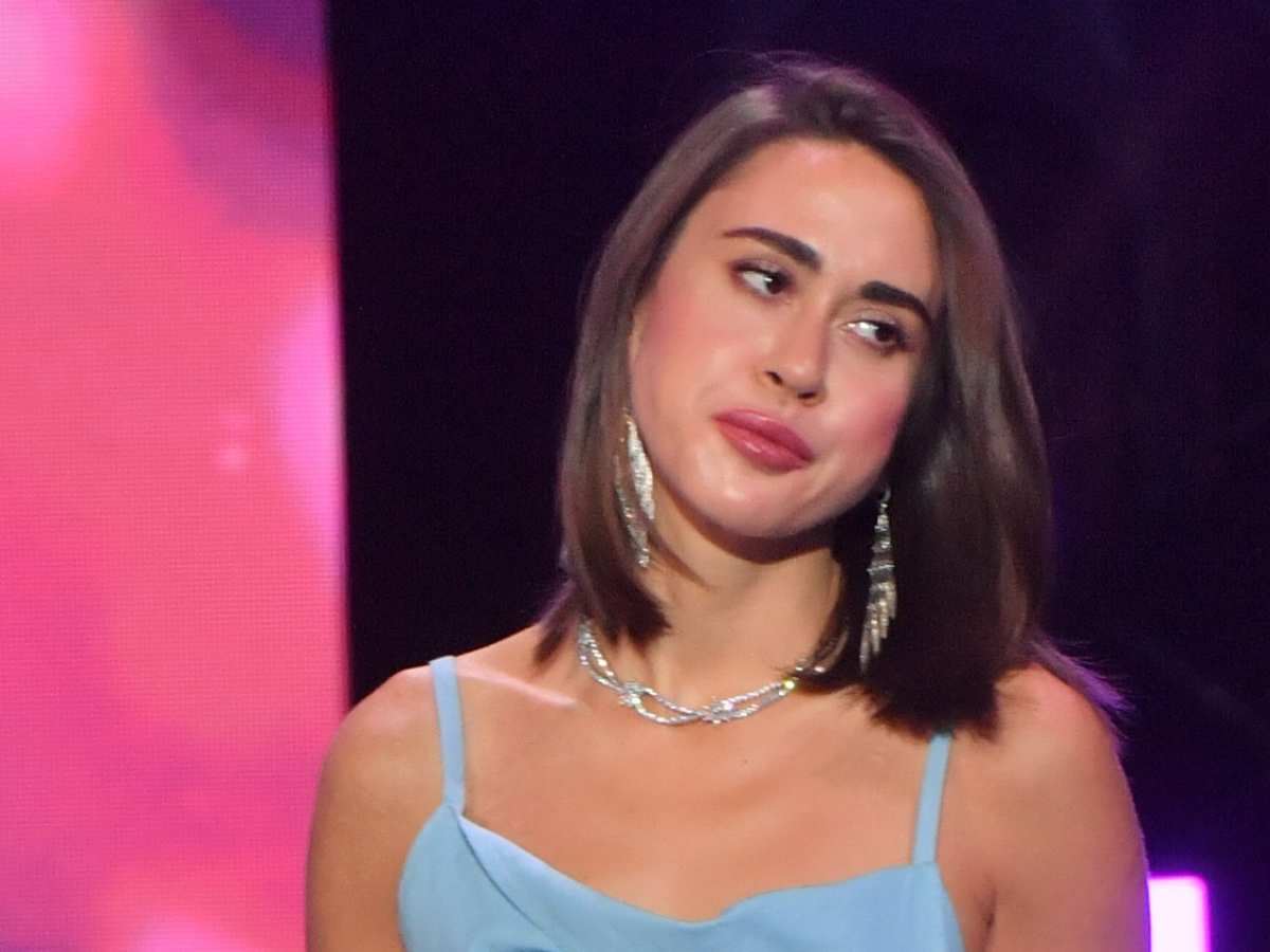 «Как наливное яблочко»: выставившая сочную грудь Плаксина довела народ до экстаза