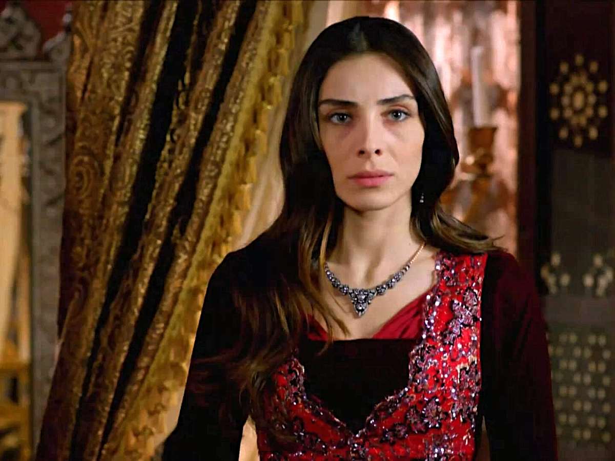 Кожа да кости: что стало с красавицей Махидевран из «Великолепного века»