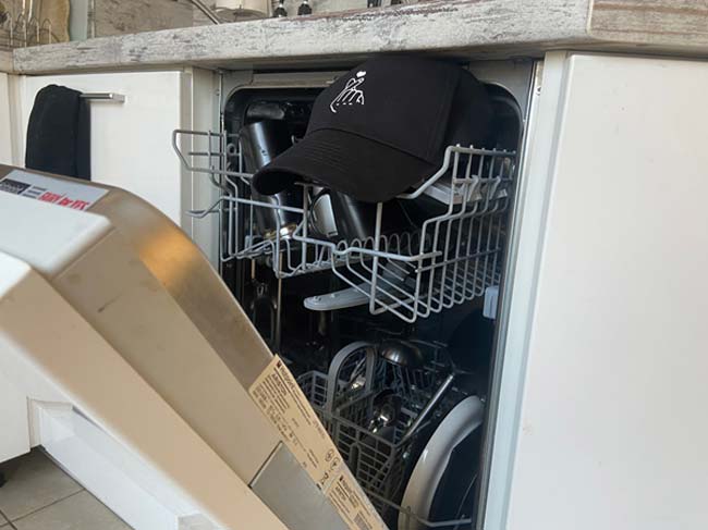 От мусорных баков до обуви – какие вещи можно загружать в посудомойку