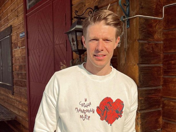 Перспективная художница из Мытищ: Никита Ефремов вывел в свет невесту