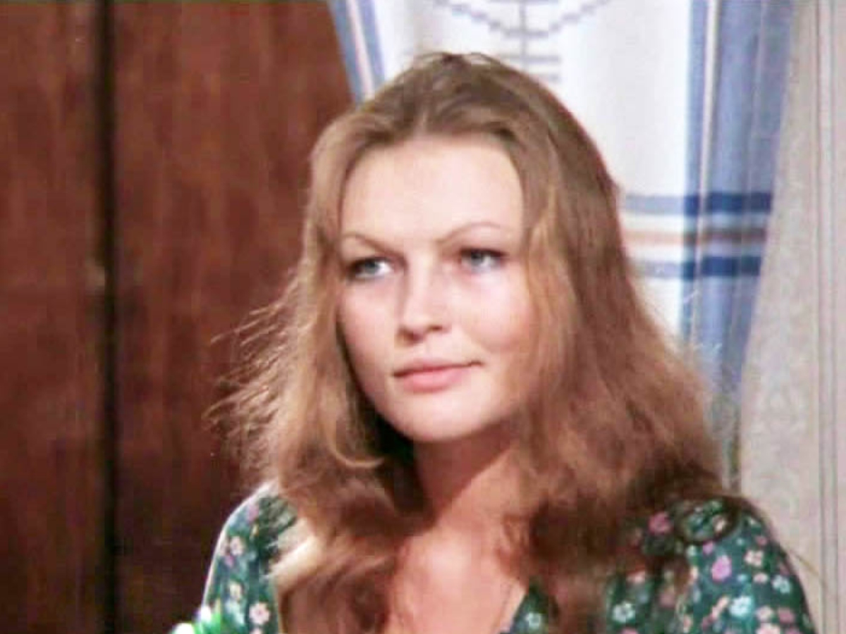 Разбил инсульт, осталась без крыши над головой, спала на стуле у цыган: горькая доля уехавшей в США актрисы Ольги Прохоровой