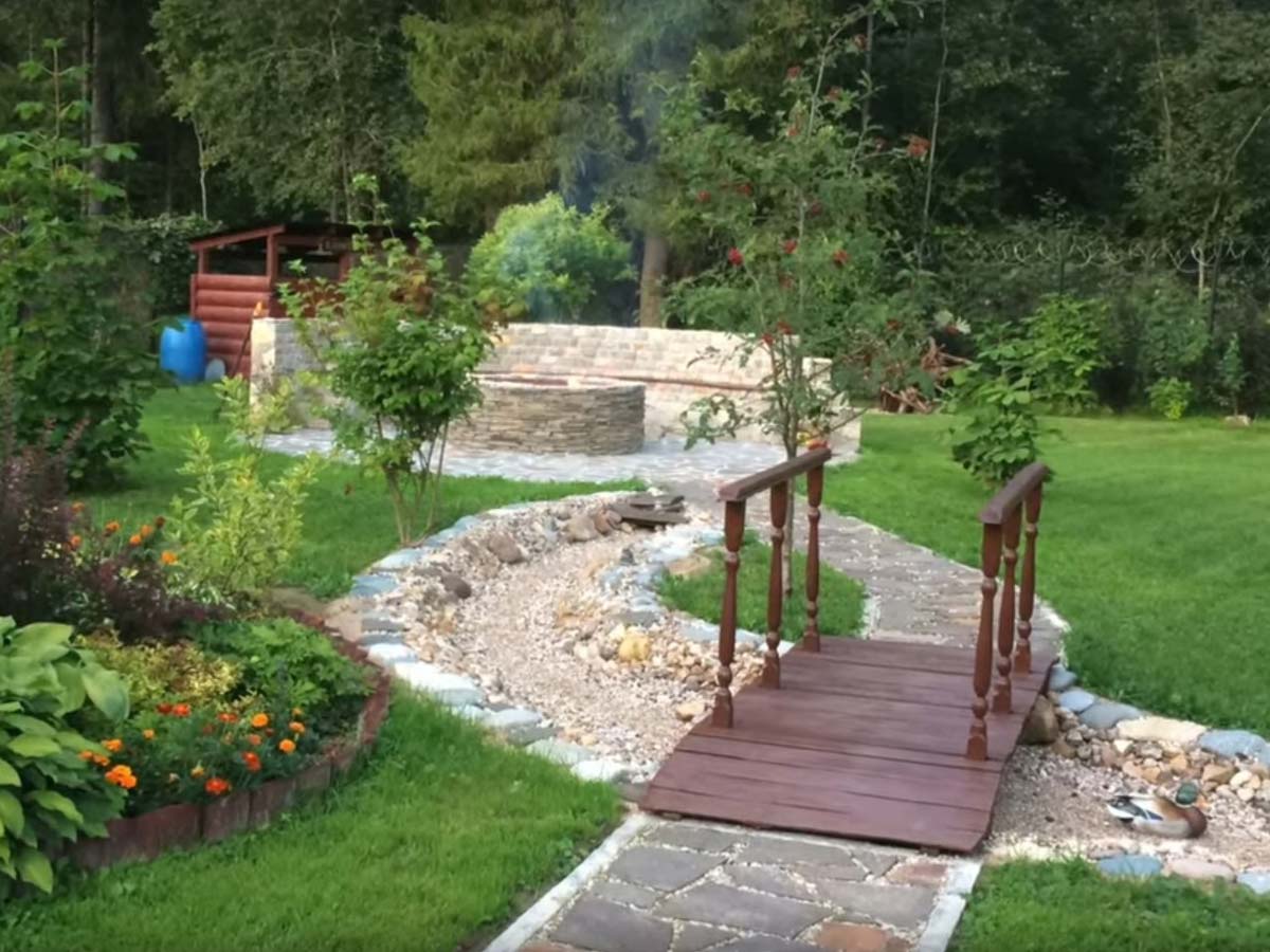 Сухой ручей - оригинальная идея для сада: завершаем лето дачными заботами
