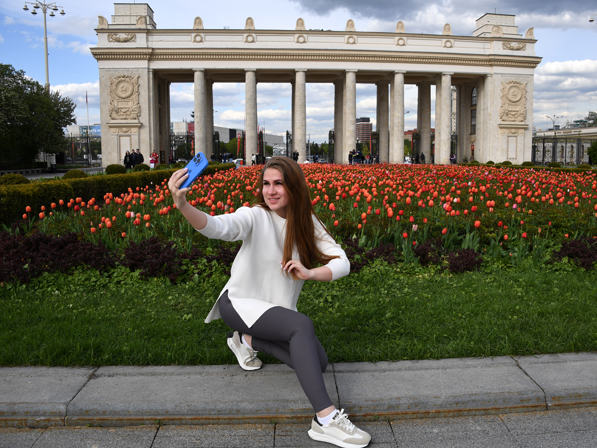 Ударно поработал - культурно отдохни. Приключения девушки с веслом в парке Горького