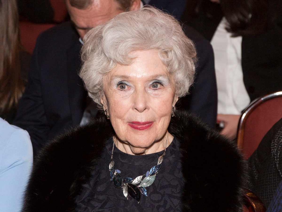 Появились первые фото прощания с Верой Васильевой: к гробу актрисы выстроилась километровая очередь