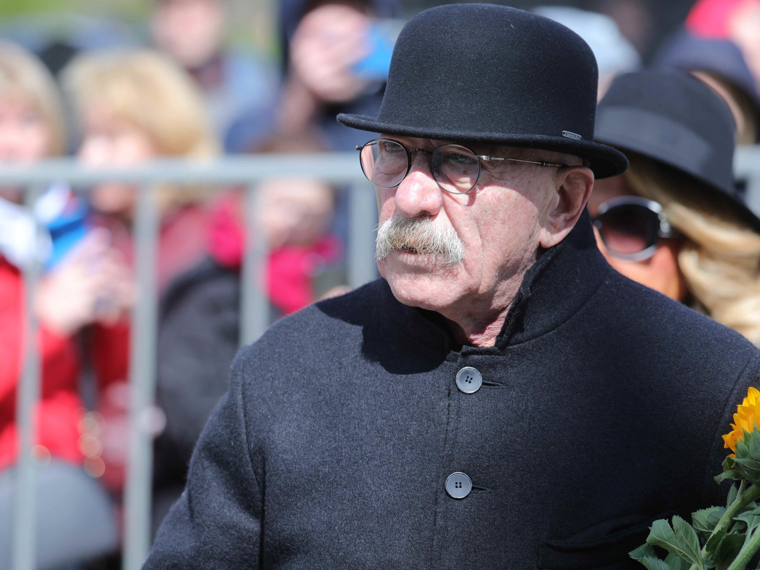 72-летнего Розенбаума сняли в интимный момент с другой женщиной