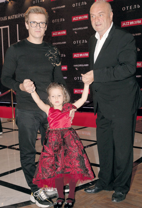 Балуев (справа) и Матвейчук со своей дочкой Алисой