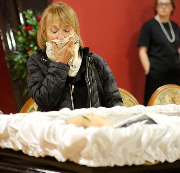 На Елене Алексеевне, которая на днях отметит 70-летие, у гроба не было лица