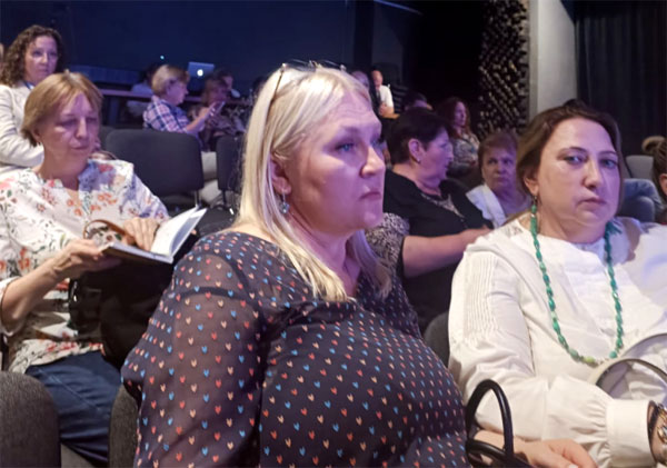 Посетительницы мероприятий Ирины Подзоровой c виду - типичные поклонницы творчества Стаса Михайлова