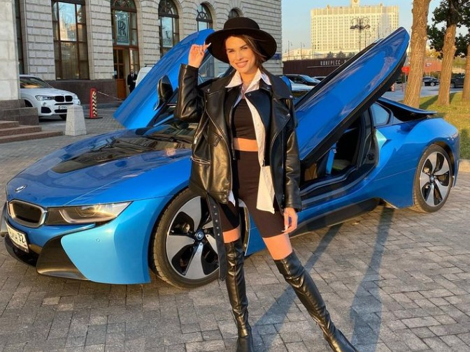 «Вывалились все внутренности»: видео обезображенной Пинчук из "Дома 2" попало в Сеть