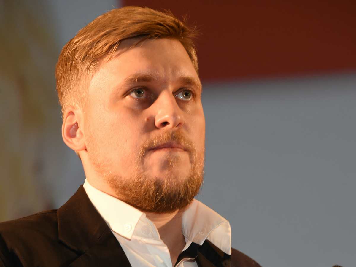 Александр Незлобин