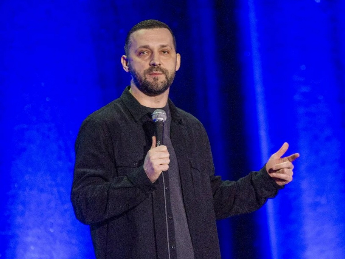 Бежавший из страны Руслан Белый**** больше не шутит про «плохих русских»: вот в чем причина