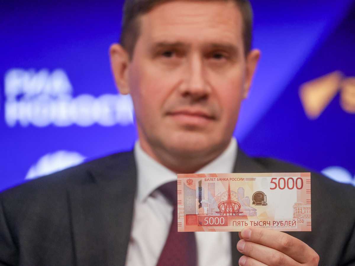 Центробанк презентовал 1000 и 5000 рублей нового образца 2023