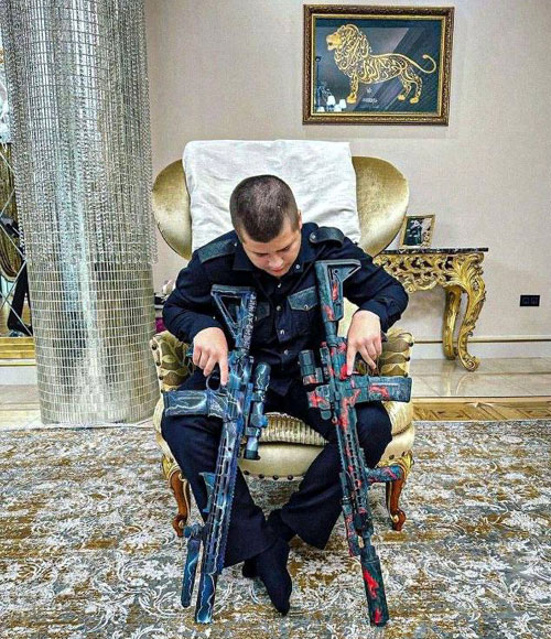 Чеченская полиция отказалась заводить уголовное дело на Адама Кадырова. Ответственность по таким делам наступает с 16, а парню 15 (он родился 24 ноября 2007 г.)